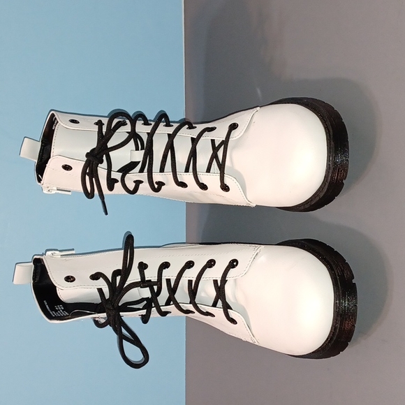 NEW Time and Tru White Lug Boots - Picture 4 of 11